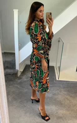 New ???? Traffic People Vanities Confuse ???? Dress ???? -Zack Sales Store 2022 08 04 naomi TrafficPeople13