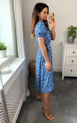 Budget ???? D.Anna Floral Midi Wrap ???? Dress In Blue ????